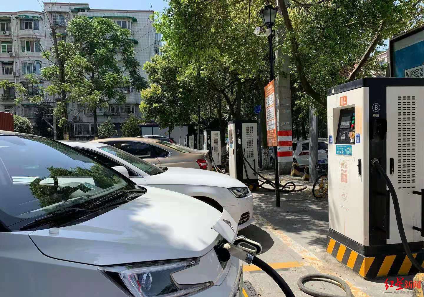 连提7年后，今年政府工作报告不见“新能源汽车”，释放什么信号？