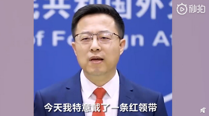 太可爱！华春莹妇女节收到花后灵魂发问“就一