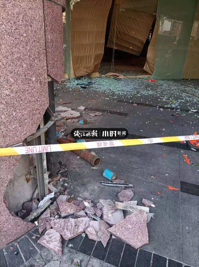 连撞10多辆车，特斯拉失控车主昏迷醒来，销售：还买车吗？优惠