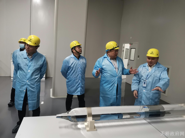 济南市财政局副局长王传秋一行到济南新材料产业园区调研