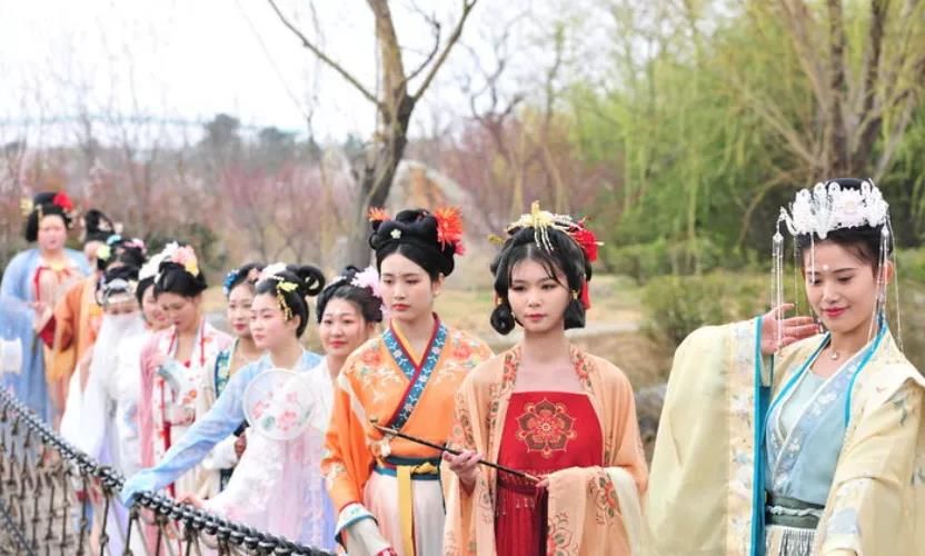 “石上花开”中华奇石城—沂蒙奇石花朝节华美绽放