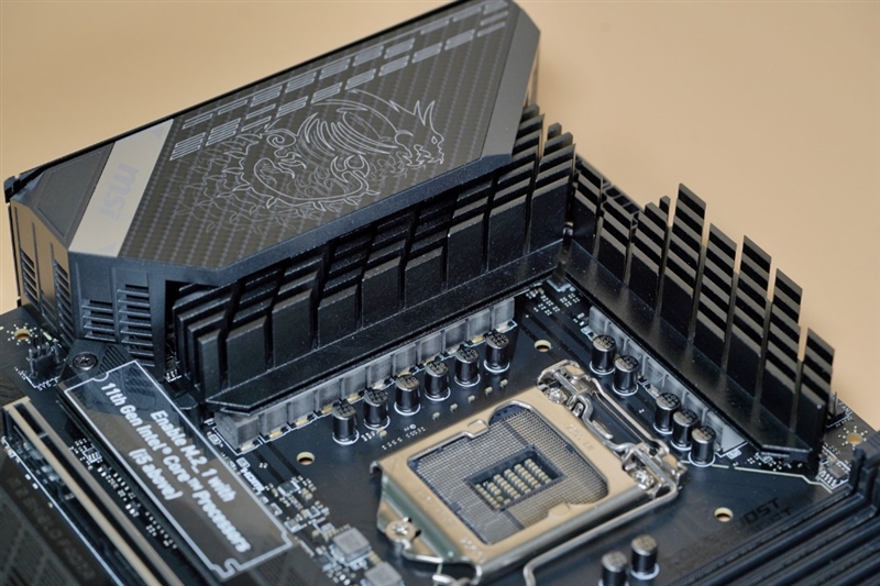 史上最猛的暗黑板！微星MPG Z590 GAMING CARBON WIFI主板评测