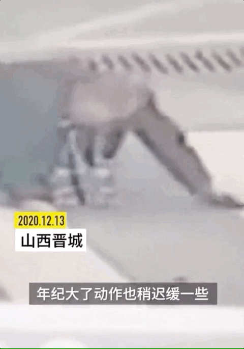 地鐵上這個小伙子，找到了