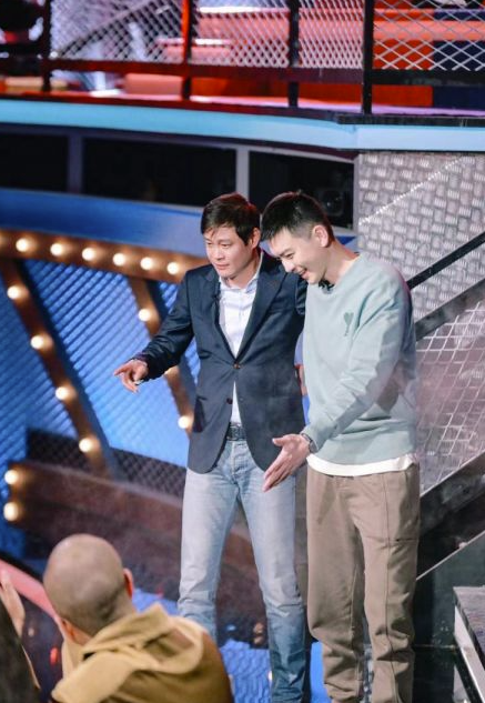 自杀式battle！范志毅吐槽起来连自己都不放过 网友：范指导可直接封神
