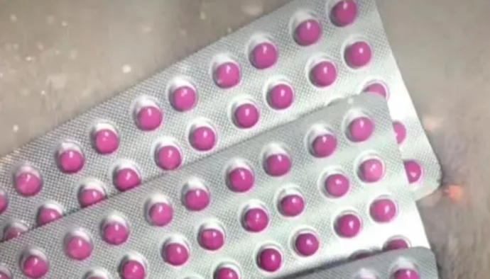 警惕！吃了几颗网红小粉丸，她半条小命快没了