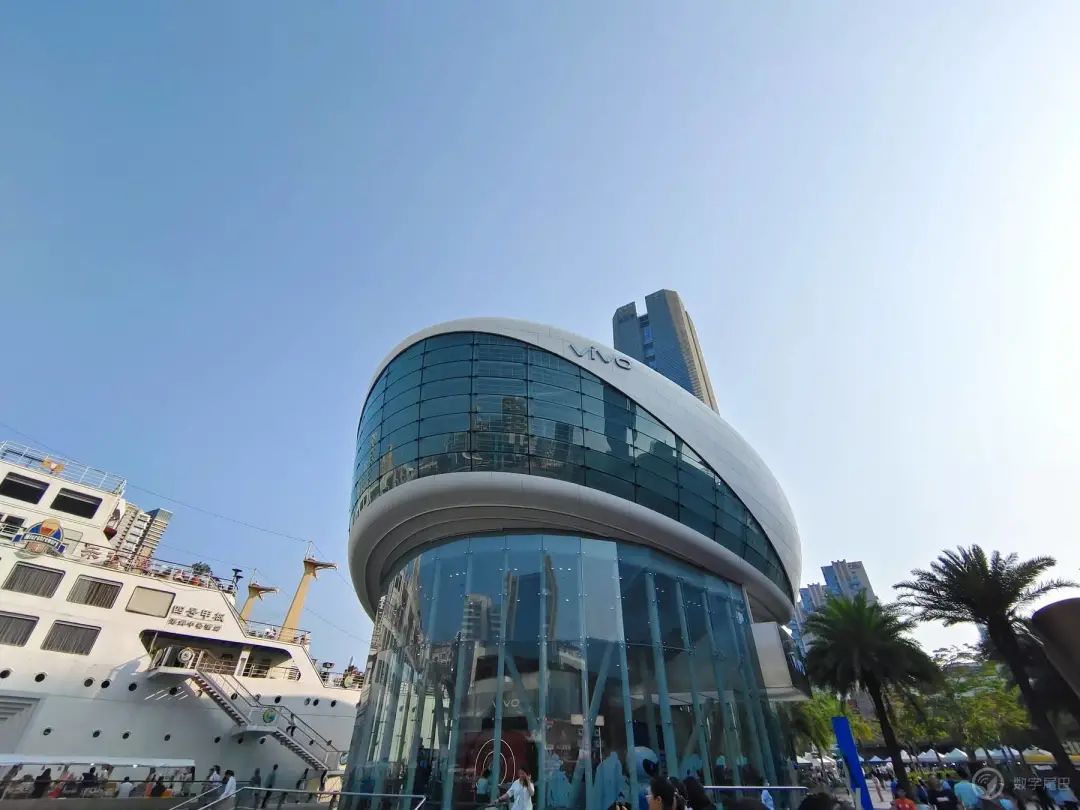 Vogue + naval vessel experiences Shuang Xinqi of electric contest IQOO Neo5