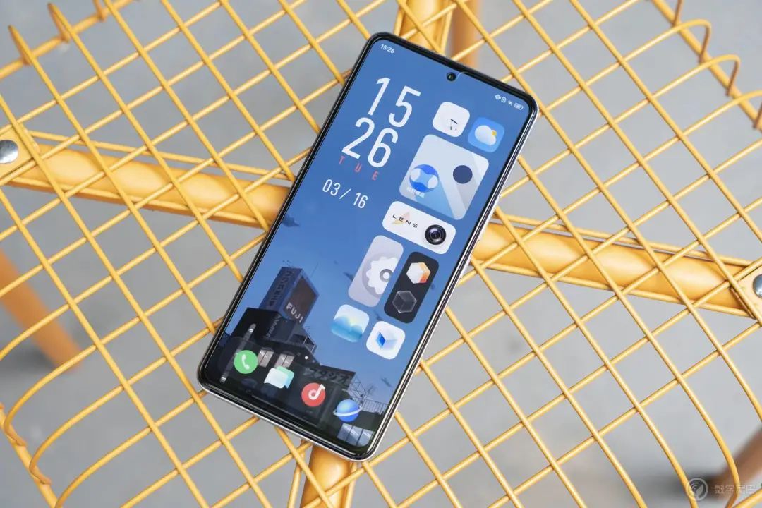 Vogue + naval vessel experiences Shuang Xinqi of electric contest IQOO Neo5