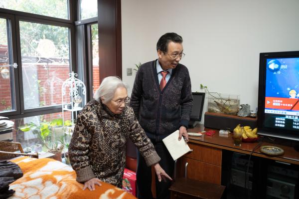 104岁的“炒股奶奶”成为上海最高龄股民，她穿越牛熊的哲学竟如此简单