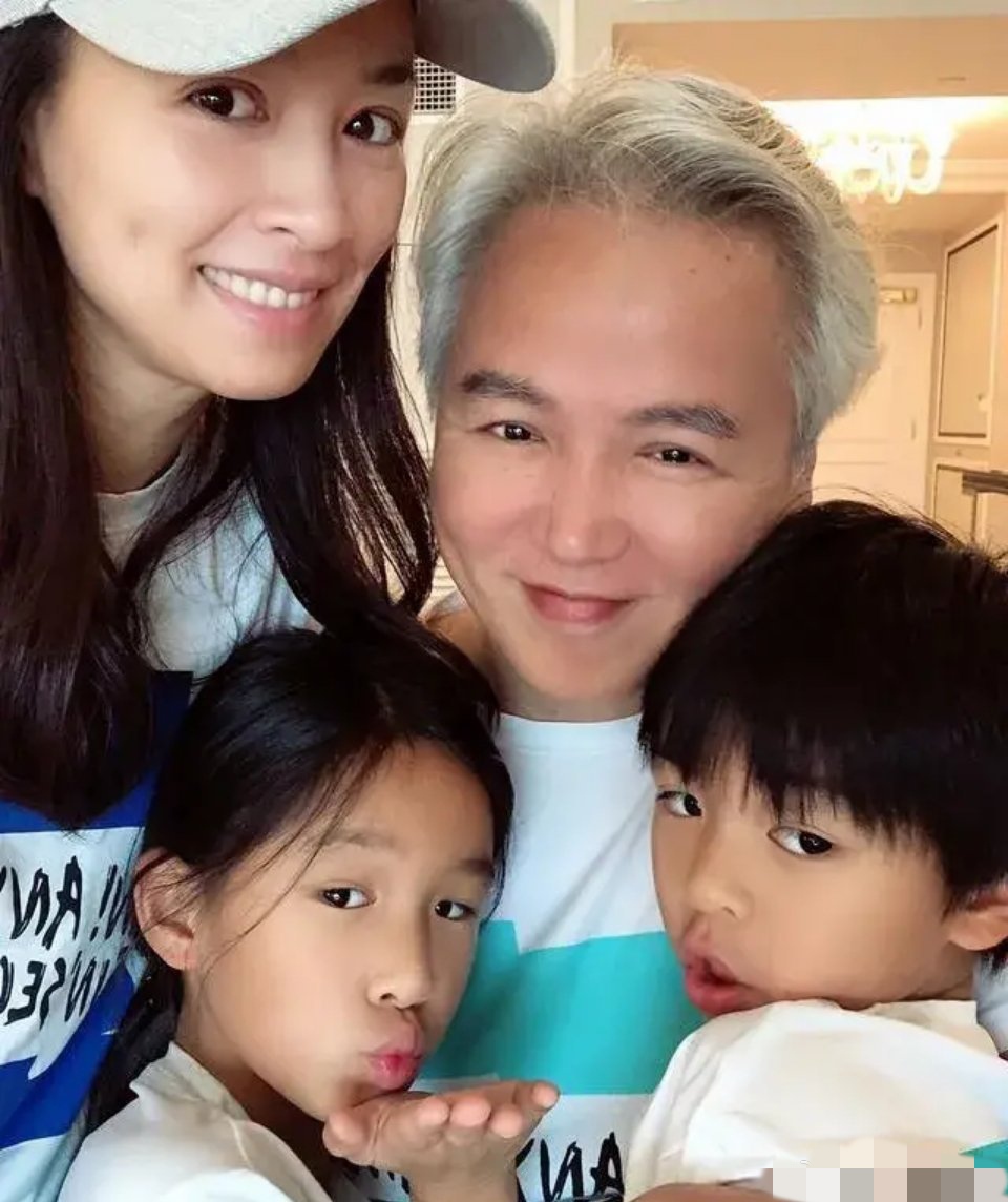 张庭女儿晒跳舞视频，自信大方又美丽，网友：