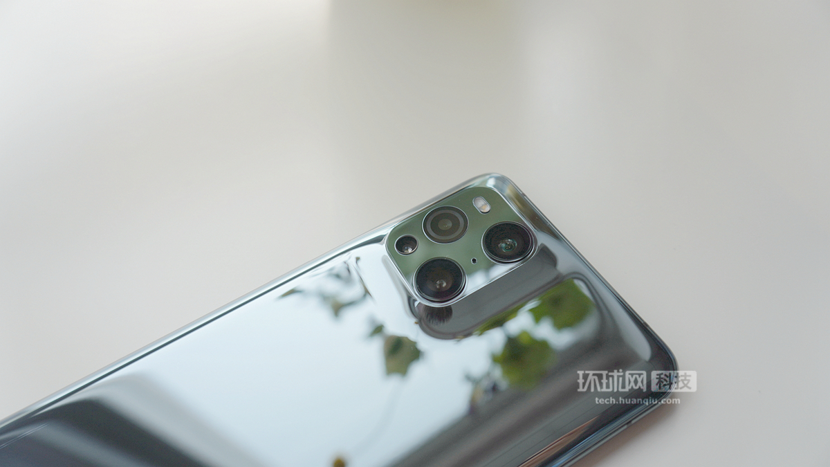 OPPO Find X3 opens box: Of lens black match colors " impossible curved surface "