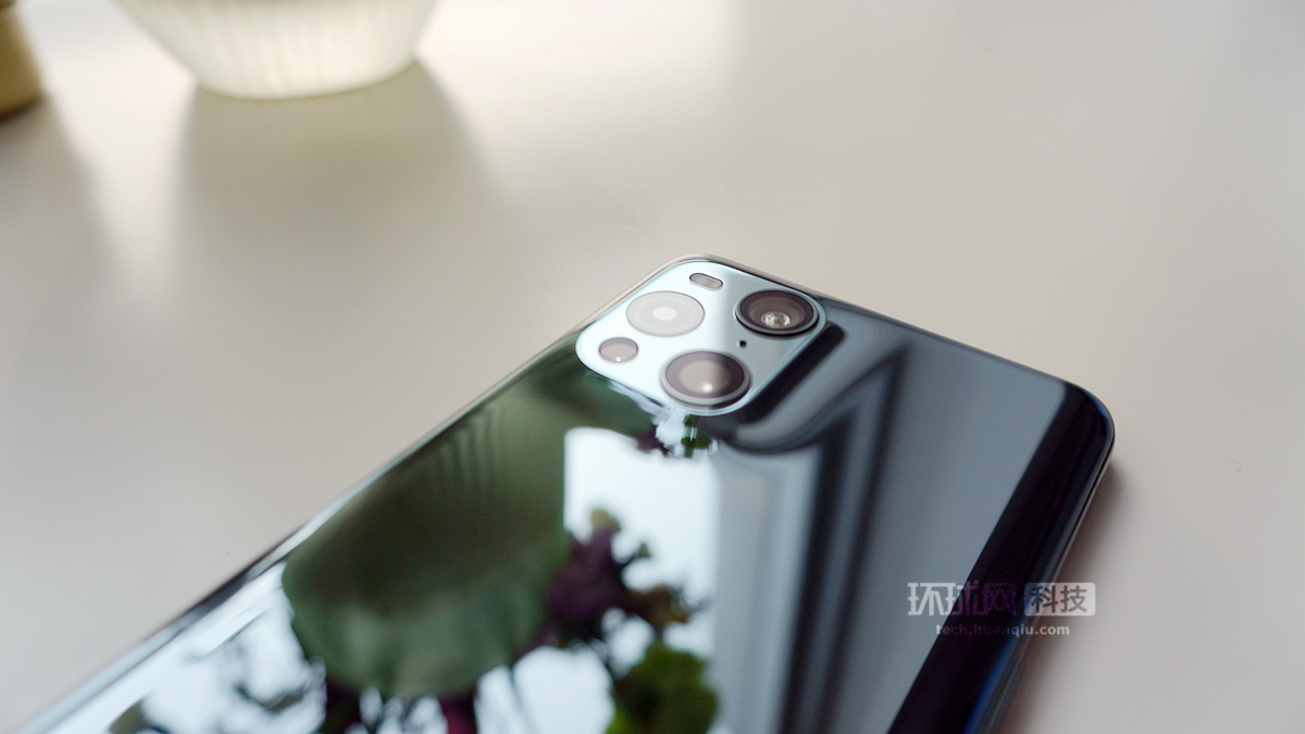 OPPO Find X3 opens box: Of lens black match colors " impossible curved surface "