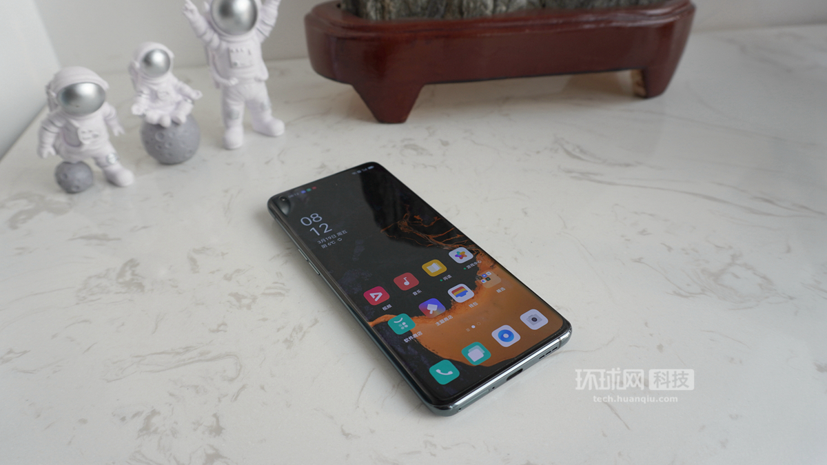 OPPO Find X3 opens box: Of lens black match colors " impossible curved surface "