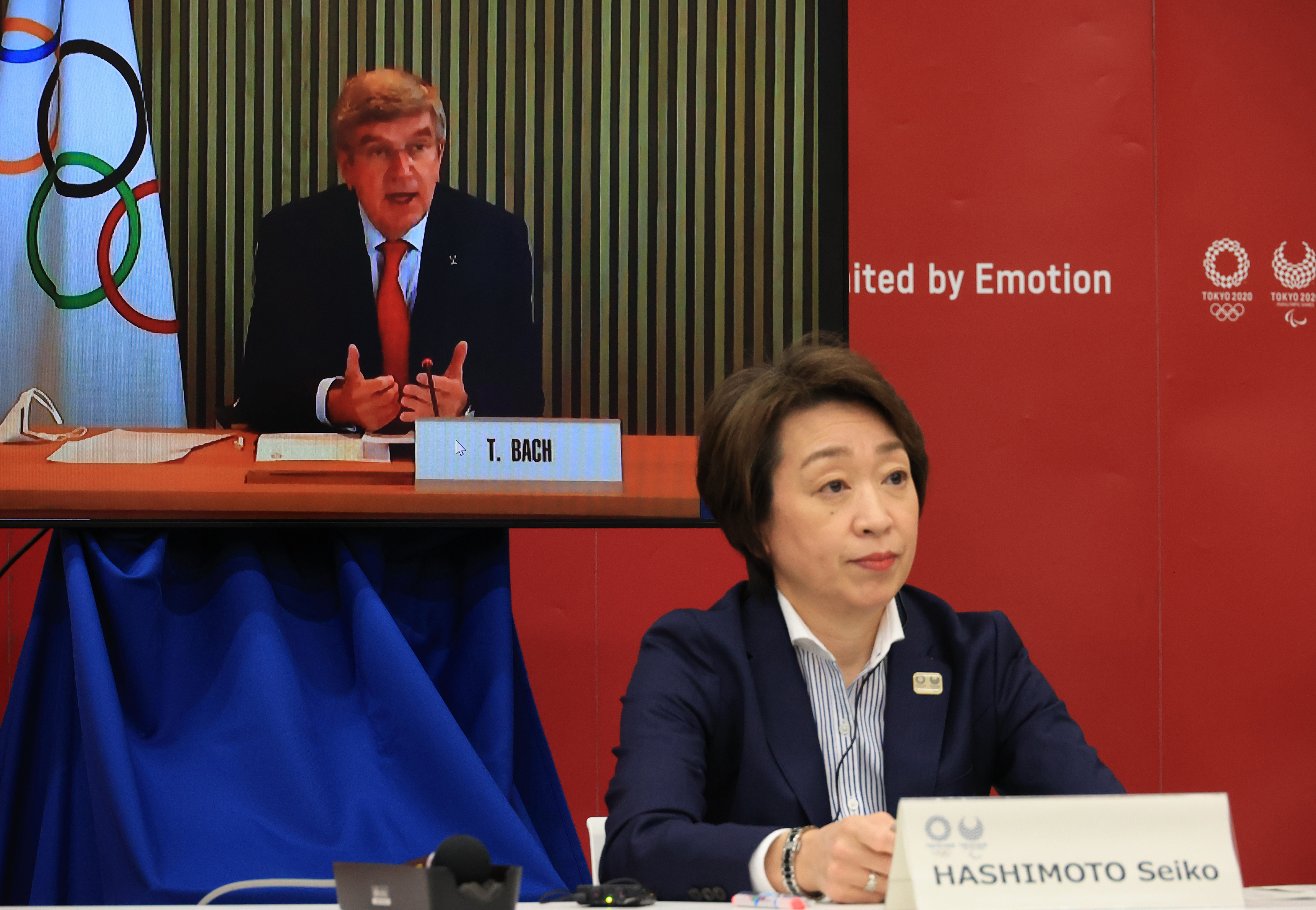 Abroad audience cannot enter a country Japanese Bach requests to forgive