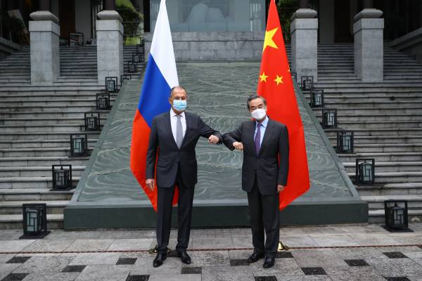 中俄外长在桂林会面，俄外交部发布拉夫罗夫游船视频