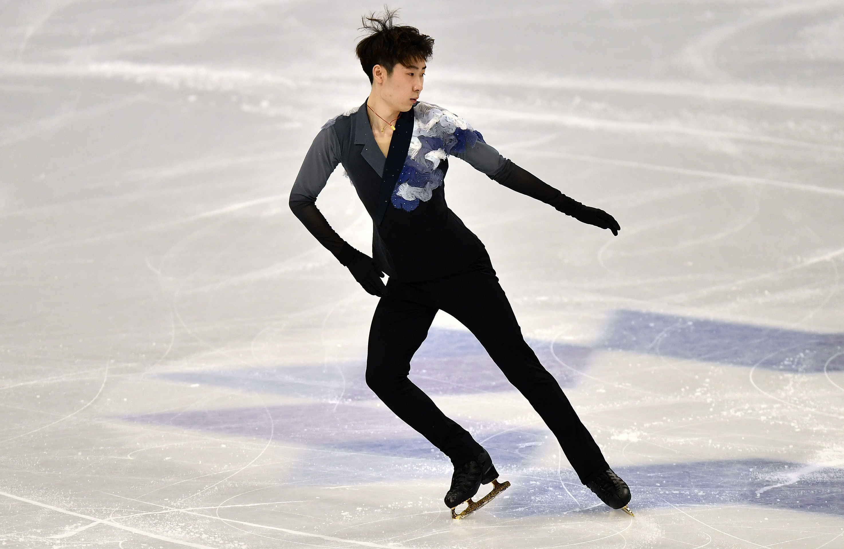 Spend Hua Shijin to surpass: Feather unripe knot bowstring is strong get run occurrence error of Chen Wei of famous general of eye of male single pipe nipple