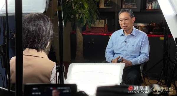 钟南山呼吁民众接种新冠疫苗：别等外国免疫，中国反而危险了