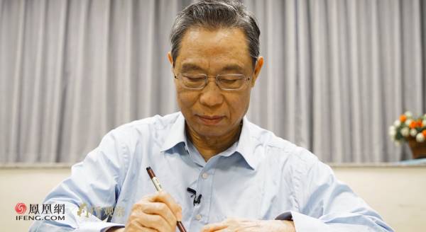 钟南山呼吁民众接种新冠疫苗：别等外国免疫，中国反而危险了