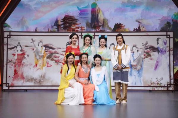 Yang Ying, Jiang Xin presents as leading role 4 beauty play turn " ace is right ace " , 7 fairy play staffs get together again after seventeen years