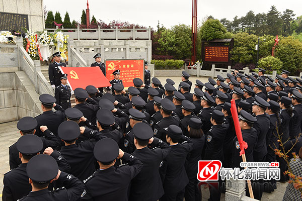 學(xué)習(xí)百年黨史 緬懷革命先烈 懷化各界自發(fā)祭掃烈士陵園