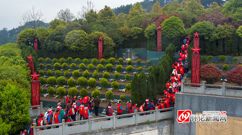 學(xué)習(xí)百年黨史 緬懷革命先烈 懷化各界自發(fā)祭掃烈士陵園