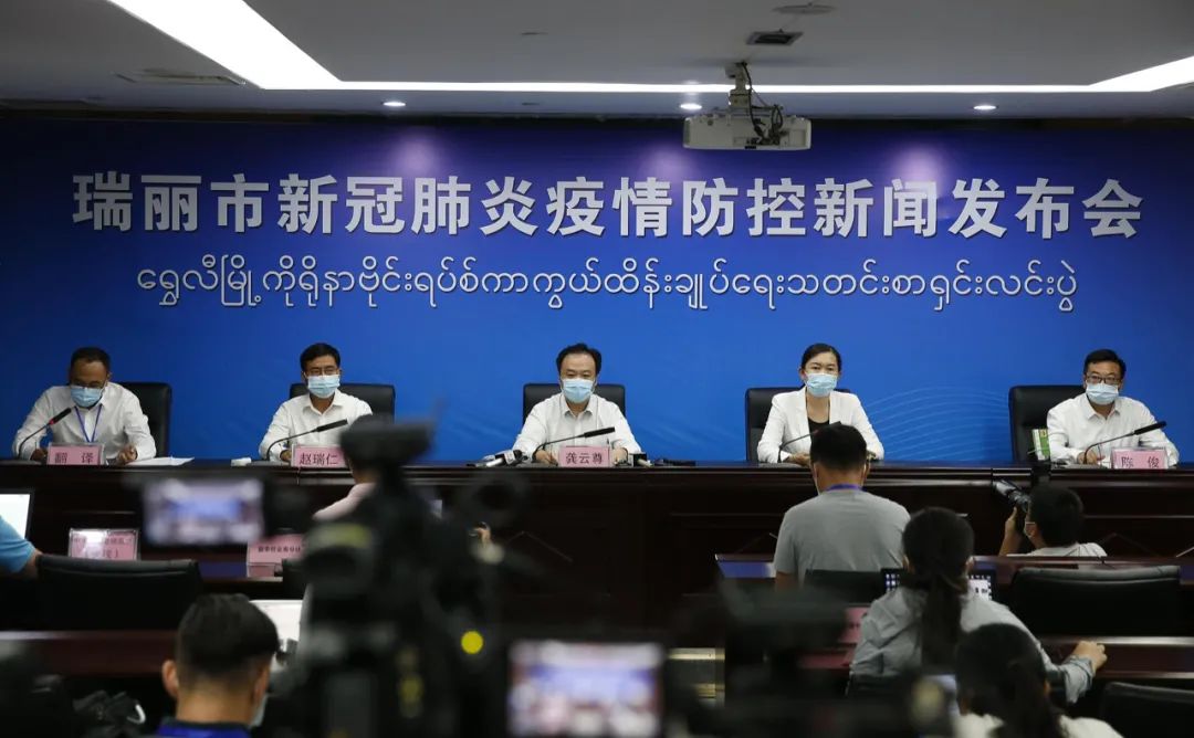 央视专访张文宏：疫苗不接种成功，就不能彻底开放