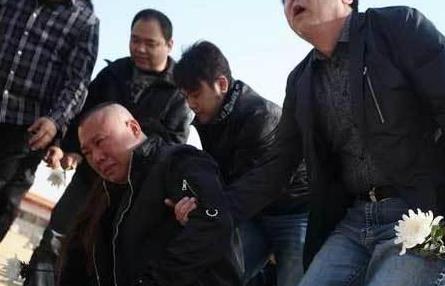 侯耀华“经纪人”讽刺郭德纲：6年没为师傅侯耀