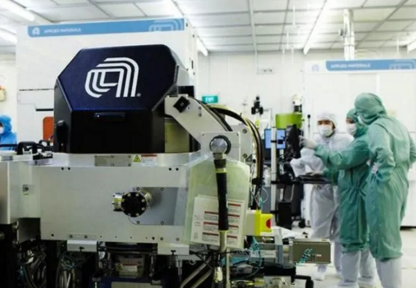 �ƹ��������й���ֹ�����뵼���ͷ���չ����Ƽ�ս�����°볡