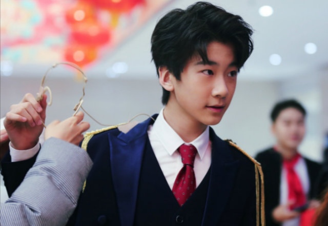 13歲天天近照，與同學對比身高優越，長相成熟變化大到認不出