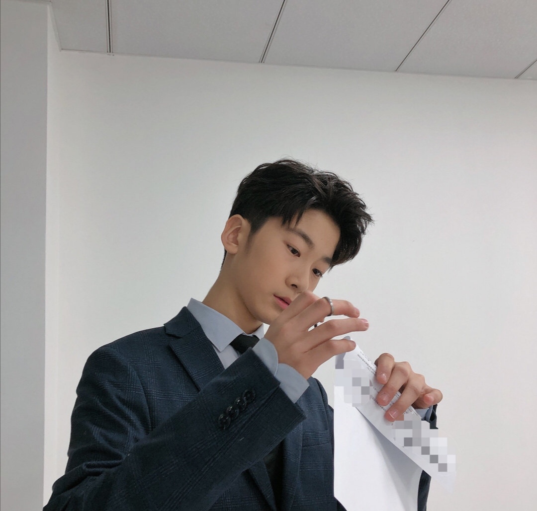 13歲天天近照，與同學對比身高優越，長相成熟變化大到認不出