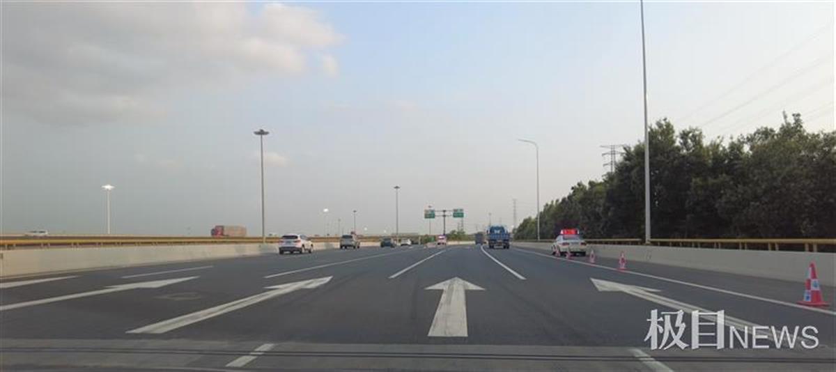 极目现场|实拍佛山广台高速"天量罚单"路口,5分钟有近30辆车压实线