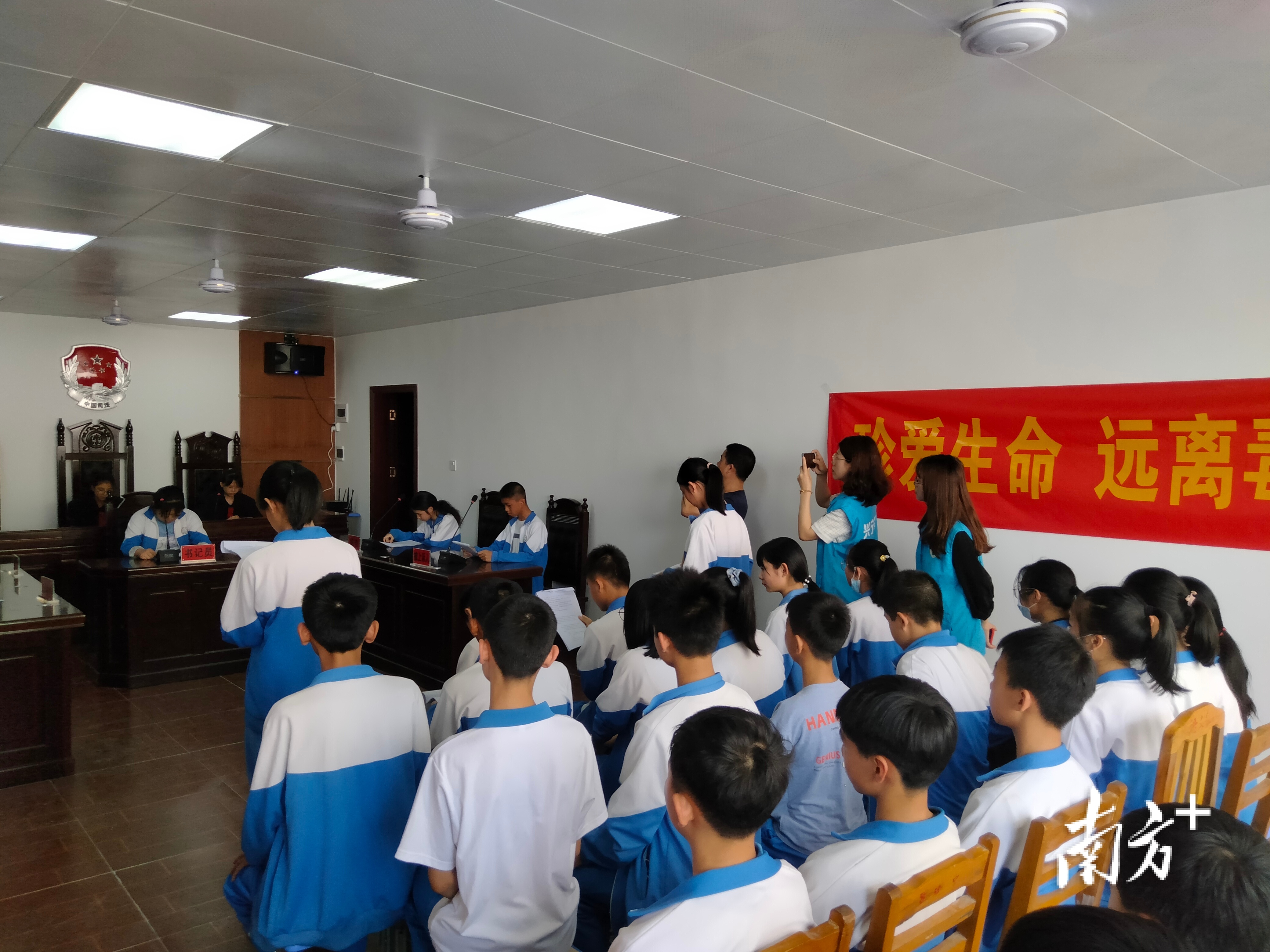 禁毒模拟法庭！学生化身法官判案，普法又学法