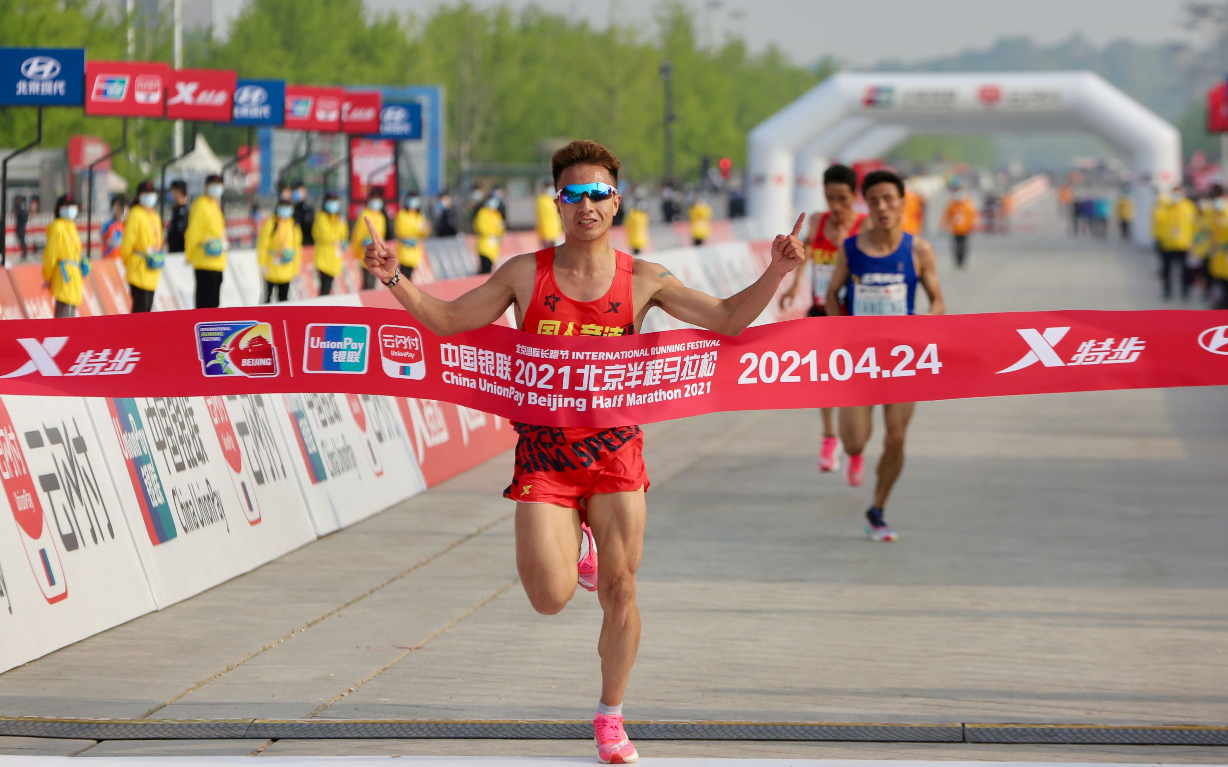 萬人北京半馬起跑,男女賽會紀錄雙雙打破
