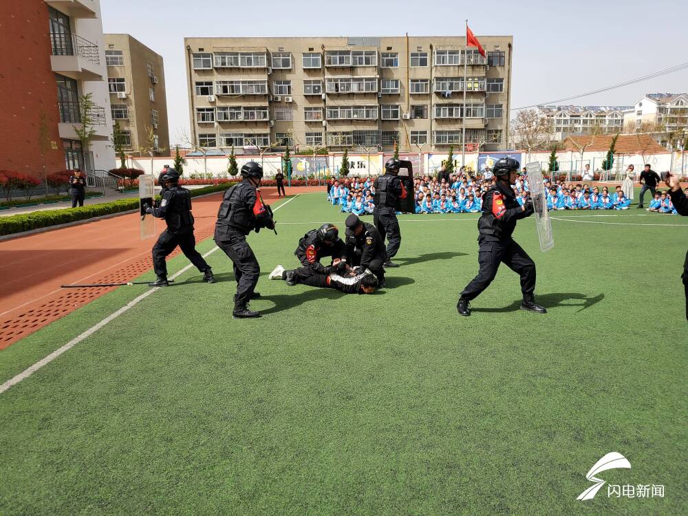 莱阳市西关小学怎么样?“反恐防暴”安全教育(图2)