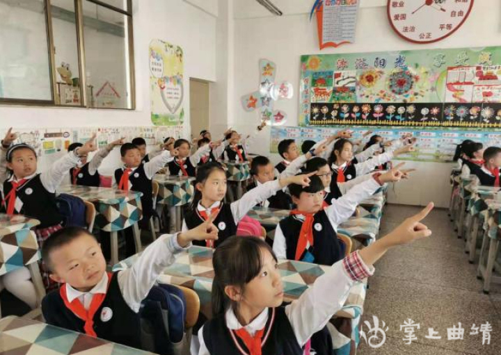 沾益区望海小学怎么样?课前律动点燃炫彩童年(图2)