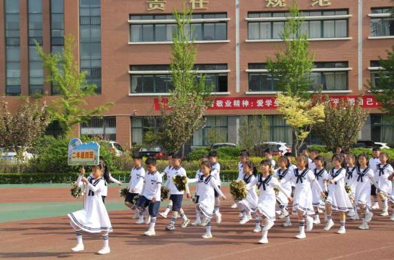 招远市实验小学怎么样?迎来春季运动会(图8)