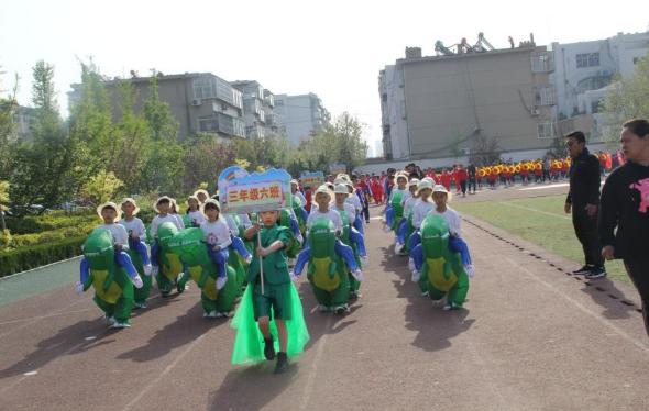 招远市实验小学怎么样?迎来春季运动会(图12)