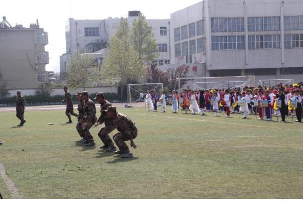 招远市实验小学怎么样?迎来春季运动会(图18)