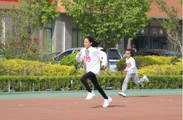 招远市实验小学怎么样?迎来春季运动会(图20)