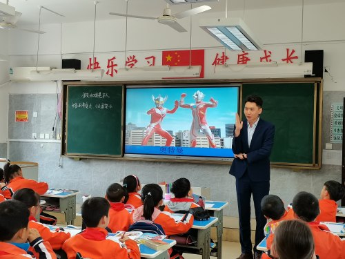 灞桥区教师进修学校教研员莅临老洞小学调研指导教学