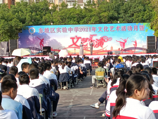 东坡区实验中学怎么样?文艺汇演精彩无极限(图1)