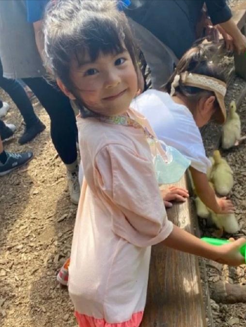 賈靜雯曬一家五口，梧桐妹身高優越赶超媽媽，全員高顏值大長腿