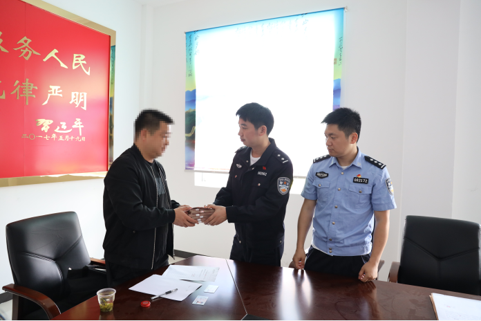 “老领导”请他帮忙转账,怀化男子立马付款30万元,然后被拉黑了