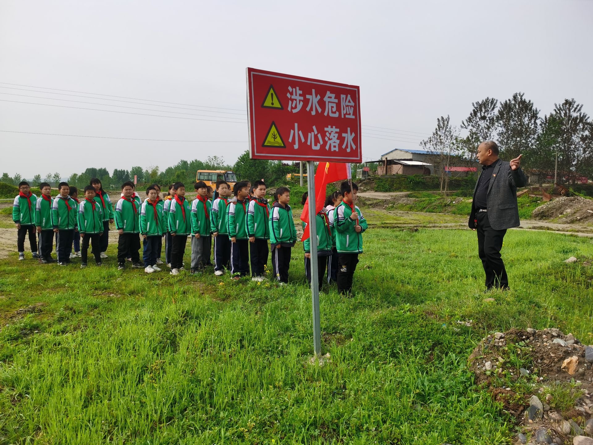 谷城熊营中心小学：“实”字当头防溺水(图1)