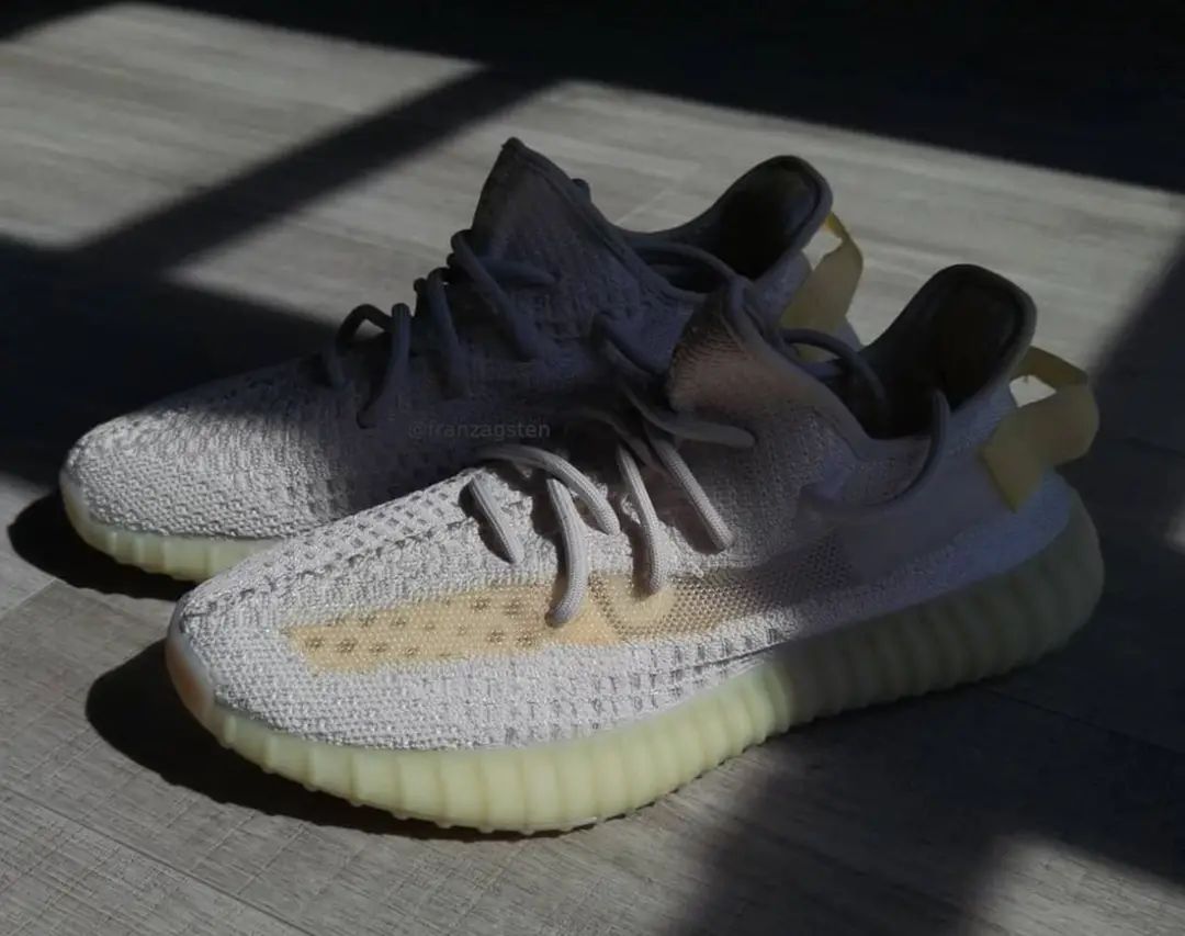 新玩法！会变色的 Yeezy 350 V2！造型差别巨大