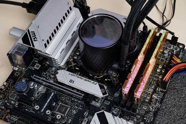 能带i9的MATX小板：微星B560M迫击炮WIFI