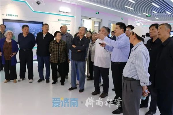 市级老同志参观考察天桥区重点项目