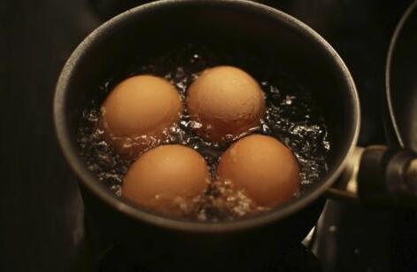 煮鸡蛋有什么技巧？掌握“黄金8分钟”，美味又营养