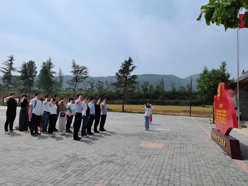 鄭州科技學院圖書館組織黨員赴豫西抗日根據地紀念館開展黨史學習教育