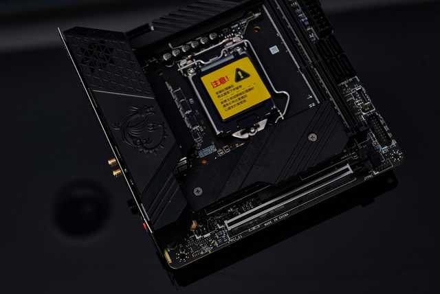 暴躁小正太，微星MEG Z590I UNIFY初上手