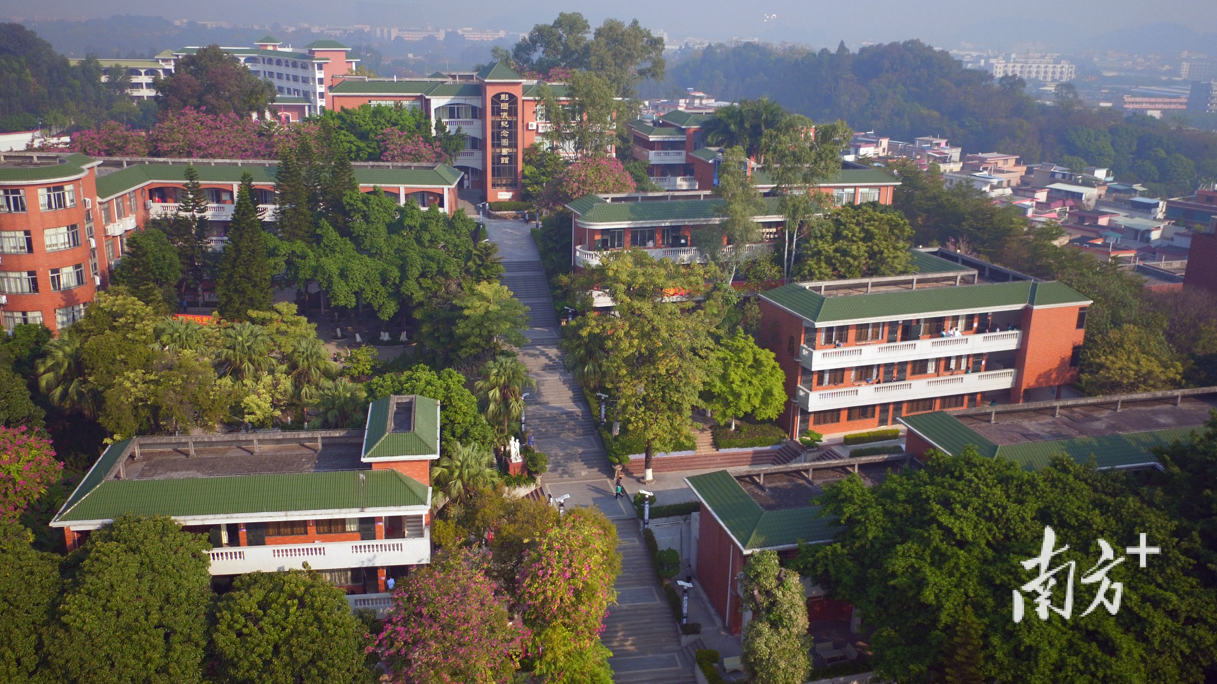 廣州市象賢中學(xué)怎么樣?培養(yǎng)適應(yīng)發(fā)展的時(shí)代新人(圖1)